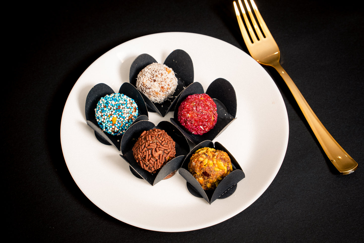 Decadent Crunch Premium Medjool Date Balls – A Flavorful Delight