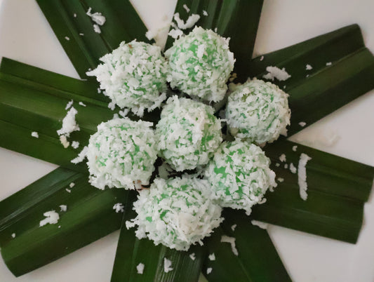 Onde-Onde (Pandan Glutinous Rice Balls) - Box of 15 Pieces