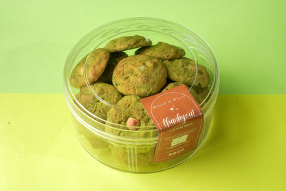 Matcha with White Chocolate Cookies